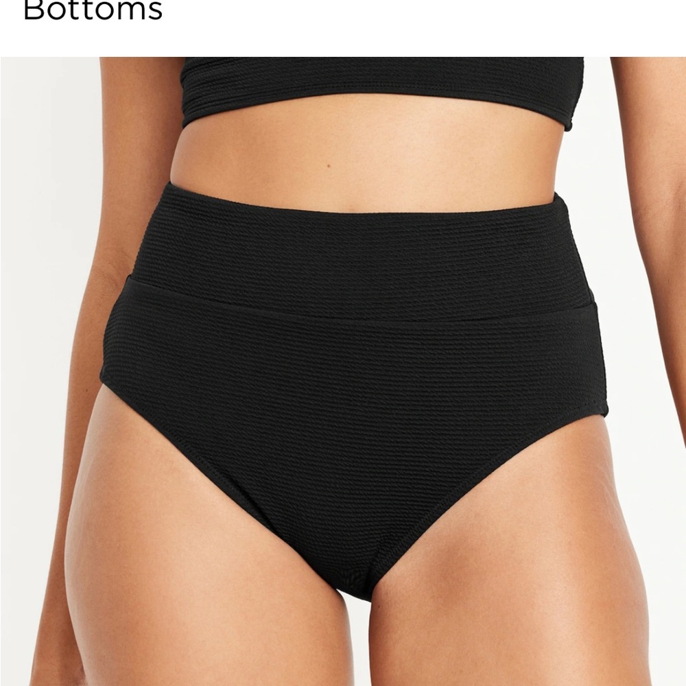 Old Navy. Size L NWT swim bottom.